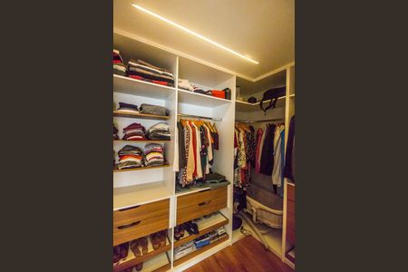 Casa de condomínio para alugar com 270m², 4 quartos e 4 vagasCloset da suíte 1