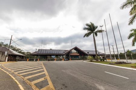 Casa de condomínio para alugar com 270m², 4 quartos e 4 vagasFachada