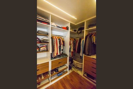 Casa de condomínio para alugar com 270m², 4 quartos e 4 vagasCloset da suíte 1