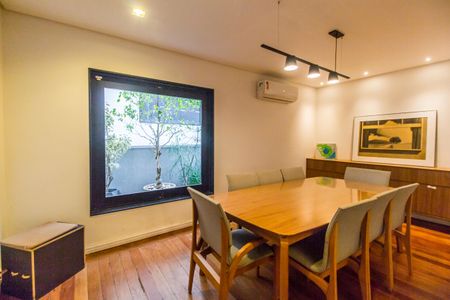 Casa de condomínio para alugar com 270m², 4 quartos e 4 vagasSala de Jantar