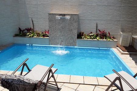 Casa à venda com 210m², 3 quartos e 5 vagas