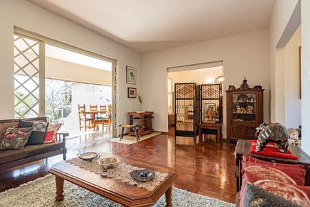 Casa à venda com 4 quartos, 258m² em Sumaré, São Paulo