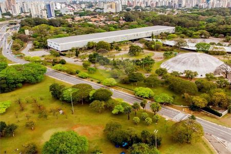Apartamento à venda com 3 quartos, 129m² em Moema, São Paulo