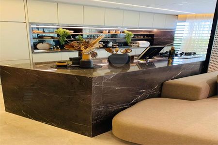 Apartamento à venda com 3 quartos, 129m² em Moema, São Paulo