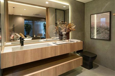 Apartamento à venda com 3 quartos, 129m² em Moema, São Paulo