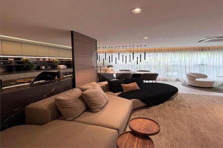 Apartamento à venda com 3 quartos, 129m² em Moema, São Paulo