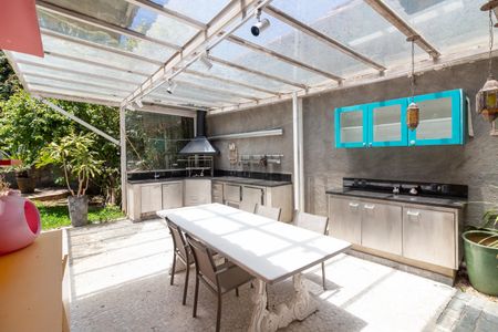 Casa à venda com 318m², 3 quartos e 4 vagasÁrea de lazer