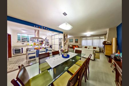 Casa à venda com 4 quartos, 243m² em Santo Amaro, São Paulo