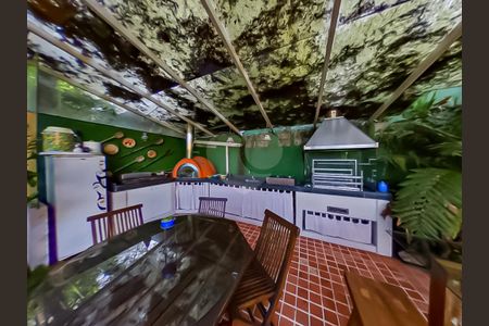 Casa à venda com 4 quartos, 243m² em Santo Amaro, São Paulo