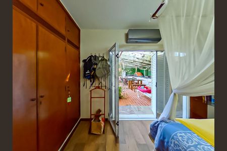 Casa à venda com 4 quartos, 243m² em Santo Amaro, São Paulo