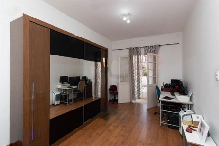 Casa à venda com 3 quartos, 160m² em Vila Monumento, São Paulo