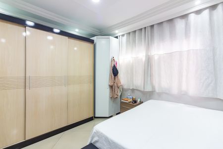 Casa à venda com 200m², 4 quartos e 2 vagas Casa à venda com 200m², 4 quartos e 2 vagasQuarto 1