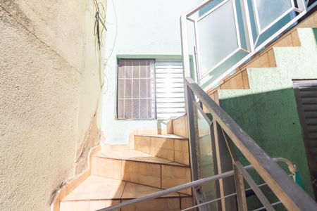 Casa à venda com 200m², 4 quartos e 2 vagas Casa à venda com 200m², 4 quartos e 2 vagasEscada