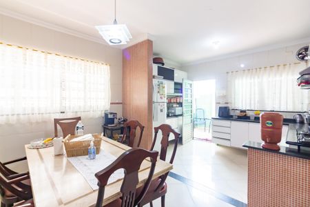 Casa à venda com 200m², 4 quartos e 2 vagas Casa à venda com 200m², 4 quartos e 2 vagasCozinha