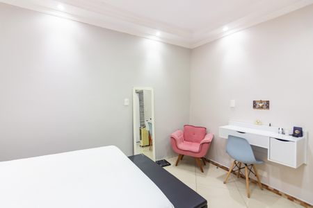 Casa à venda com 200m², 4 quartos e 2 vagas Casa à venda com 200m², 4 quartos e 2 vagasQuarto 1