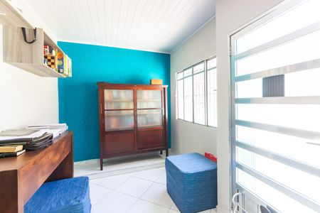 Casa à venda com 200m², 4 quartos e 2 vagas Casa à venda com 200m², 4 quartos e 2 vagasEscritório