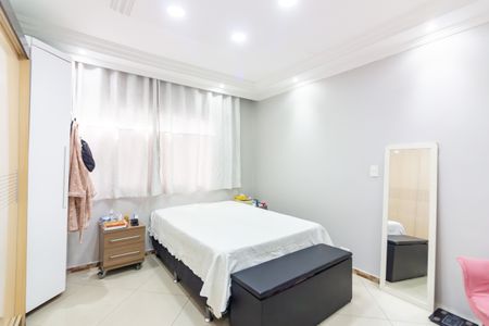 Casa à venda com 200m², 4 quartos e 2 vagas Casa à venda com 200m², 4 quartos e 2 vagasQuarto 1