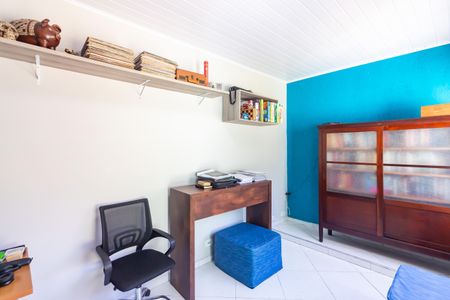 Casa à venda com 200m², 4 quartos e 2 vagas Casa à venda com 200m², 4 quartos e 2 vagasEscritório