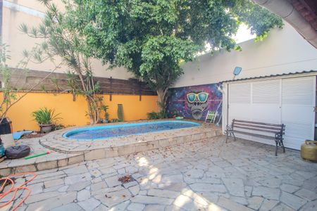 Casa à venda com 238m², 4 quartos e 2 vagasQuintal/Piscina