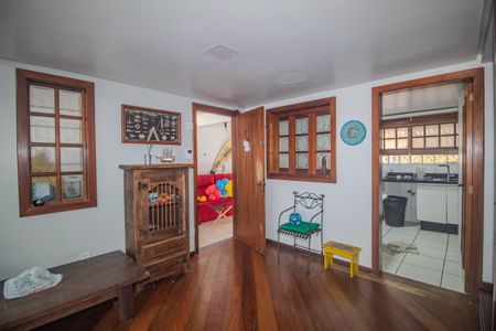 Casa à venda com 238m², 4 quartos e 2 vagasSala