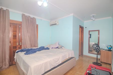 Casa à venda com 238m², 4 quartos e 2 vagasSuite