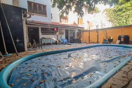 Casa à venda com 238m², 4 quartos e 2 vagasQuintal/Piscina