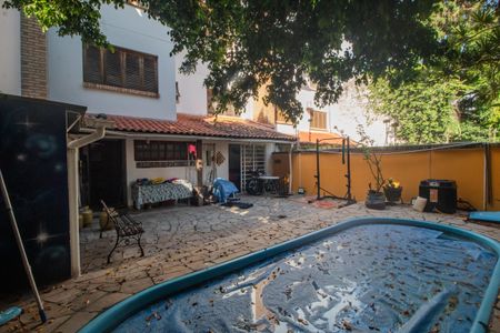 Casa à venda com 238m², 4 quartos e 2 vagasQuintal/Piscina