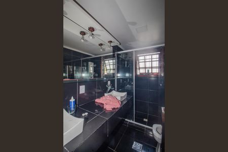 Casa à venda com 238m², 4 quartos e 2 vagasBanheiro da Suíte