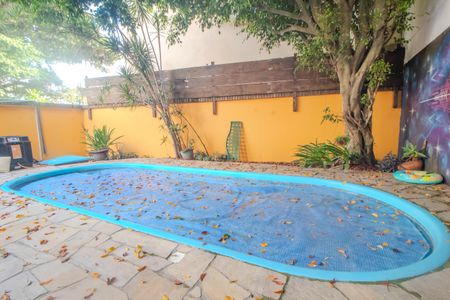 Casa à venda com 238m², 4 quartos e 2 vagasQuintal/Piscina