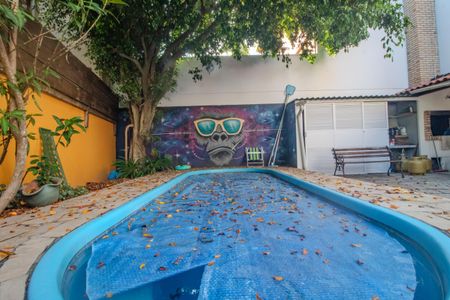 Casa à venda com 238m², 4 quartos e 2 vagasQuintal/Piscina