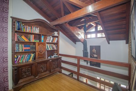 Casa à venda com 238m², 4 quartos e 2 vagasCorredor