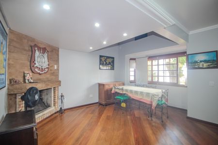 Casa à venda com 238m², 4 quartos e 2 vagasSala