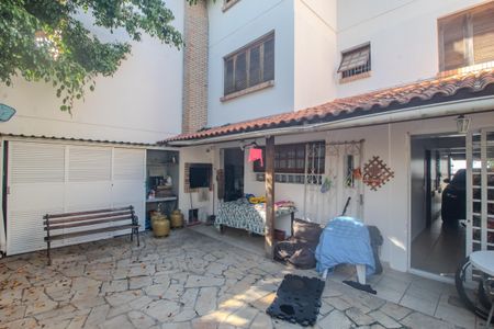 Casa à venda com 238m², 4 quartos e 2 vagasQuintal/Piscina