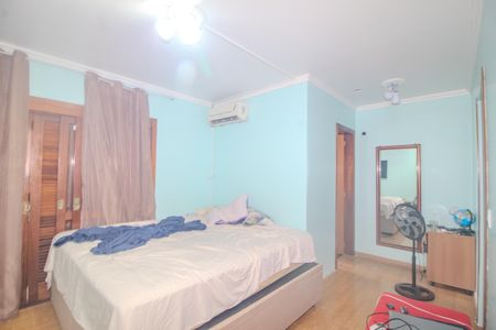 Casa à venda com 238m², 4 quartos e 2 vagasSuite