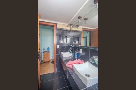 Casa à venda com 238m², 4 quartos e 2 vagasBanheiro da Suíte