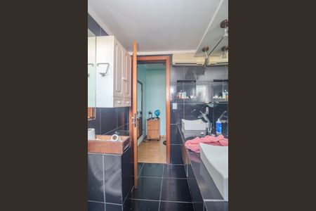 Casa à venda com 238m², 4 quartos e 2 vagasBanheiro da Suíte