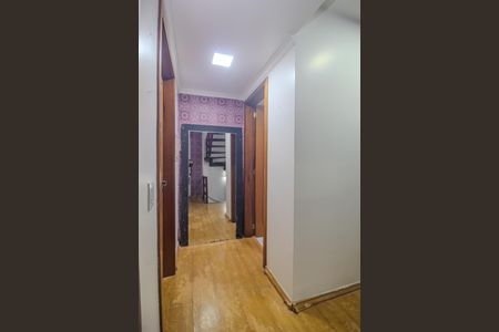 Casa à venda com 238m², 4 quartos e 2 vagasCorredor