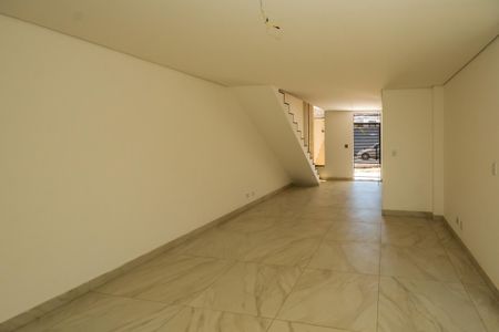 Casa à venda com 200m², 3 quartos e 2 vagasSala