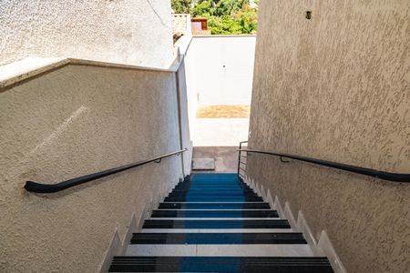 Casa à venda com 200m², 3 quartos e 2 vagasEscada Externa