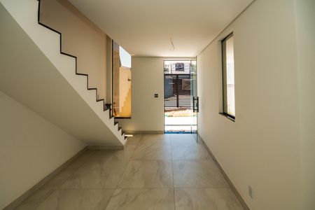 Casa à venda com 200m², 3 quartos e 2 vagasSala
