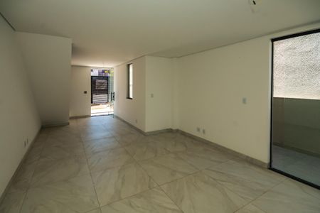 Sala de casa à venda com 3 quartos, 200m² em Santa Branca, Belo Horizonte