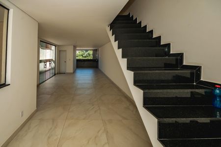 Sala de casa à venda com 3 quartos, 200m² em Santa Branca, Belo Horizonte