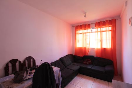 Sala de apartamento para alugar com 2 quartos, 70m² em Heliópolis, Belo Horizonte