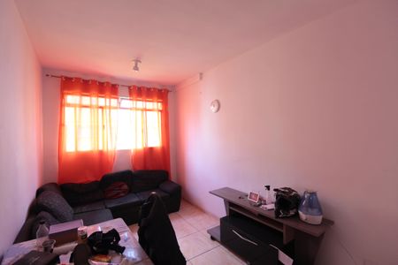 Sala de apartamento para alugar com 2 quartos, 70m² em Heliópolis, Belo Horizonte