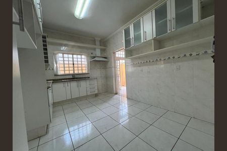 Casa à venda com 250m², 3 quartos e 4 vagas Casa à venda com 250m², 3 quartos e 4 vagasFoto 22