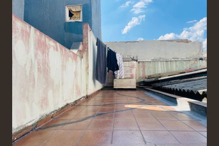 Casa à venda com 75m², 1 quarto e 2 vagasTerraço