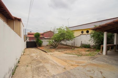 Casa para alugar com 90m², 2 quartos e 1 vagaQuintal