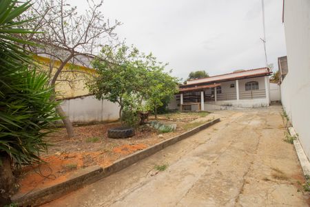 Casa para alugar com 90m², 2 quartos e 1 vagaQuintal