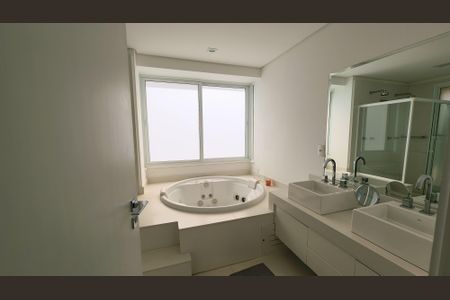 Casa de condomínio à venda com 264m², 5 quartos e 2 vagasBanheiro da Suíte 2