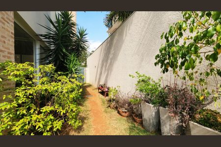 Casa de condomínio à venda com 264m², 5 quartos e 2 vagasQuintal